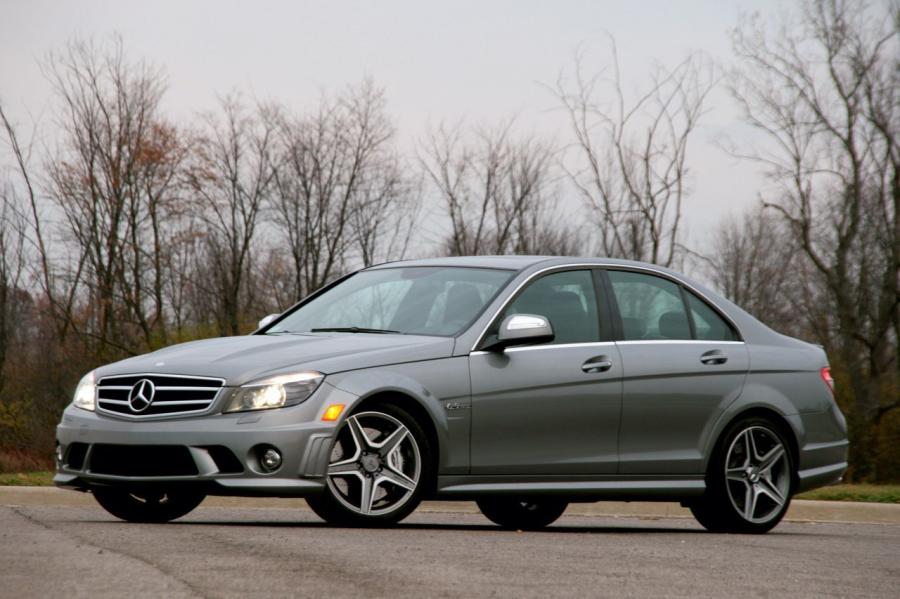  Mercedes-Benz C63 AMG 2009 года  (фото 1 из 32)